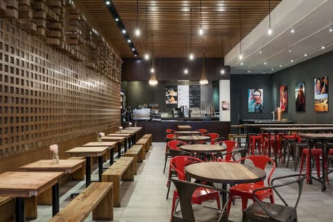 The Hotel @ Fifth Avenue, Restaurant