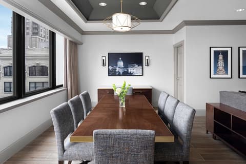 Hilton Indianapolis Hotel & Suites, Living area