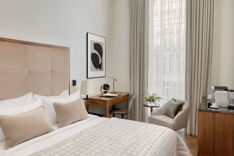 The Queen's Gate Hotel, Room