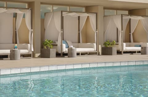 The Twin Fin Hotel, Pool