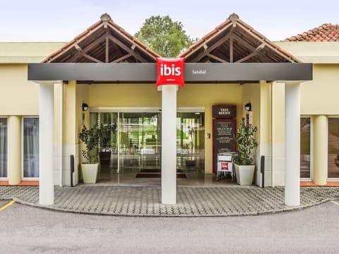 ibis Setubal, Exterior