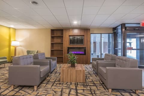 Quality Inn & Suites Downtown Windsor