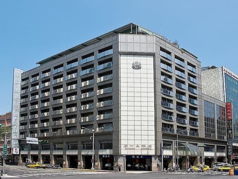 First Hotel, Property grounds