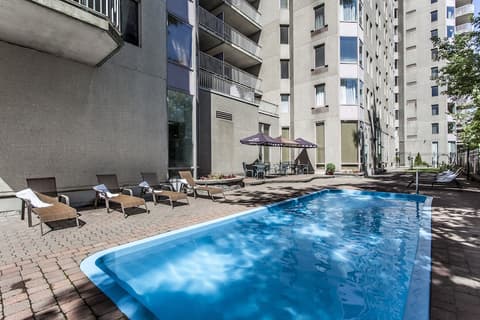 Le Nouvel Hotel, Outdoor pool