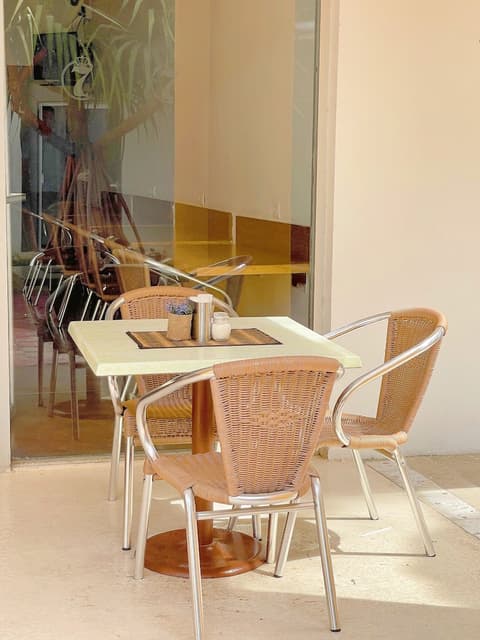 Seven Crown Express & Suites by Kavia, Breakfast meal