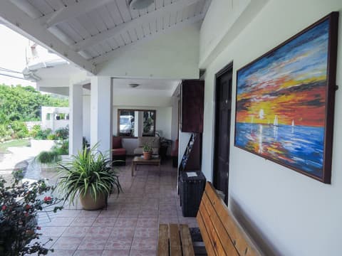 Siesta Hotel, Reception