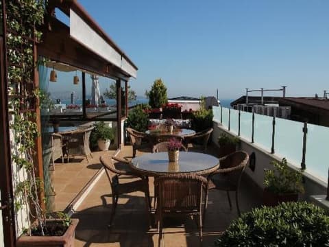 Hotel Sari Konak, Outdoor dining