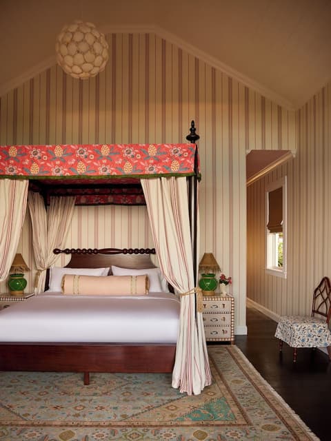 Coral Sands Inn & Cottages