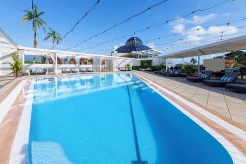 Pullman Reef Hotel Casino, Rooftop pool