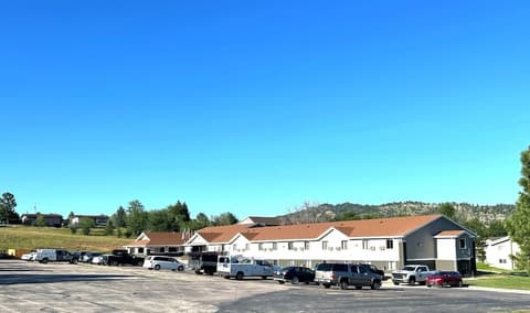 Super 8 by Wyndham Hot Springs, Front of property