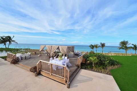 The Coral at Atlantis, Reception