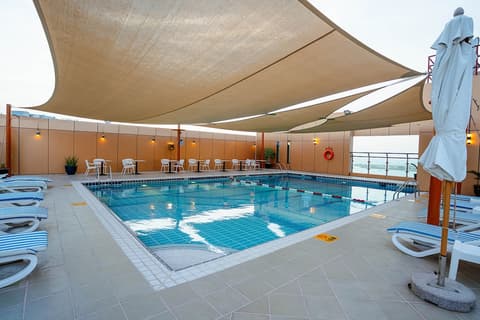 Sheraton Khalidiya Hotel, Rooftop pool