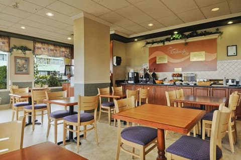 Days Inn by Wyndham Vancouver Airport