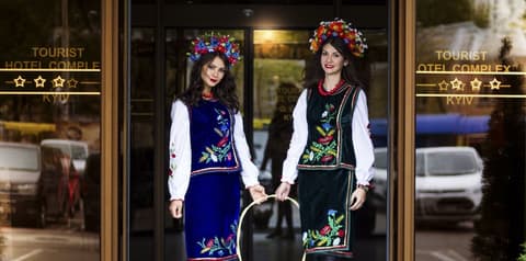 Tourist Hotel, Interior entrance