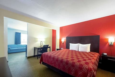 Econo Lodge Inn & Suites Clearwater Central, Room