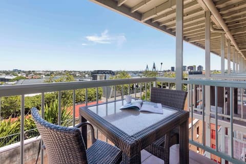 Oaks Sydney Goldsbrough Suites