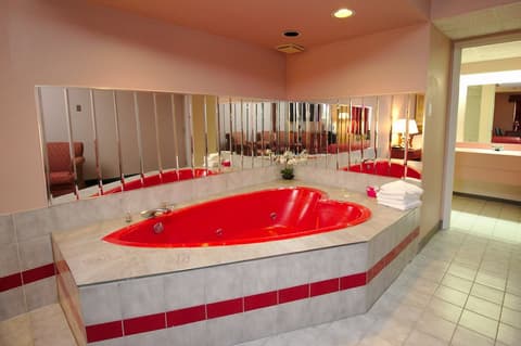 Niagara Lodge & Suites