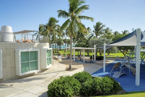 Greenview Hotel by Lowkl