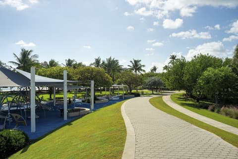 Greenview Hotel by Lowkl, Children's activities