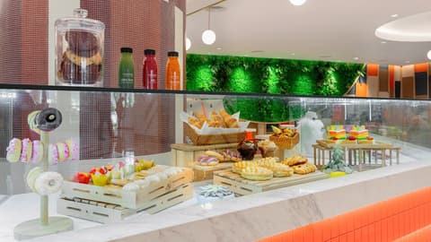 Furama RiverFront, Lobby