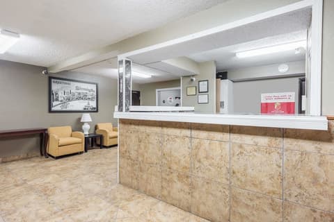 Super 8 by Wyndham Bloomington/Normal, Lobby