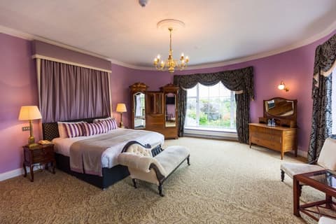 Castle Oaks House Hotel