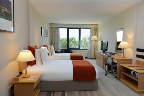 Crowne Plaza Muscat by IHG, Room