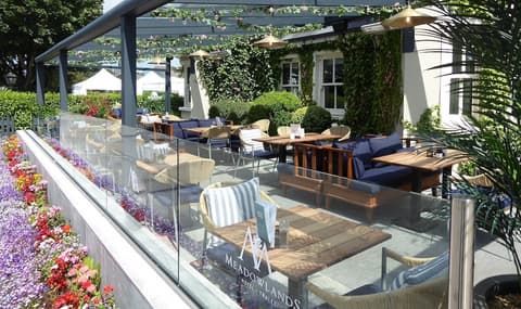 Meadowlands Hotel, Property grounds