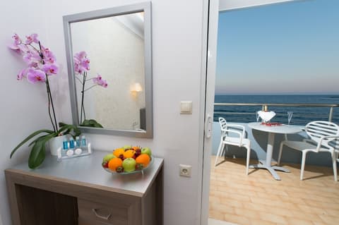 Astron Hotel, Balcony