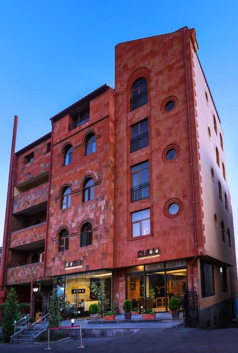 Bass Boutique Hotel, Front of property