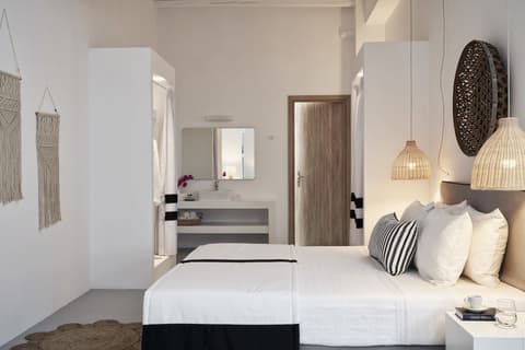 Mr and Mrs White Tinos