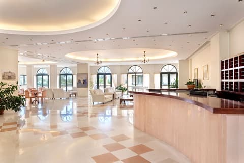 Century Resort, Reception