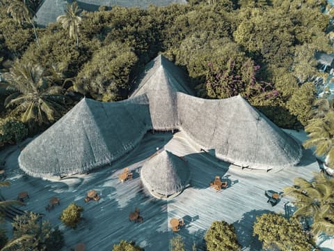 Coco Palm Dhuni Kolhu, Restaurant