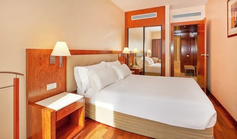 Bohemian Entenza, Room