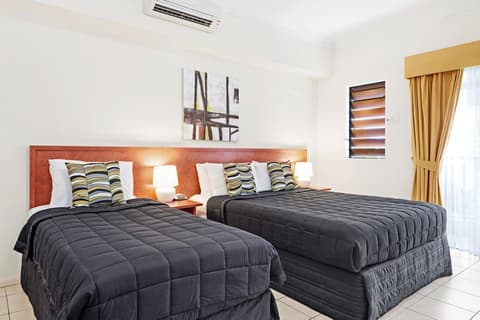 Cairns Queens Court, Room