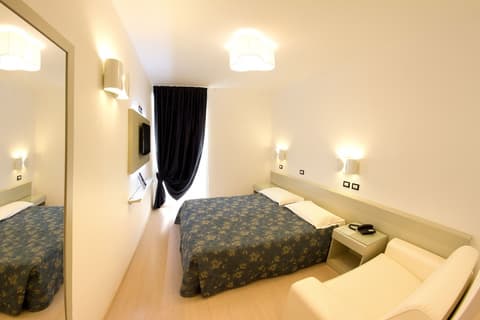 Hotel Roma, Room