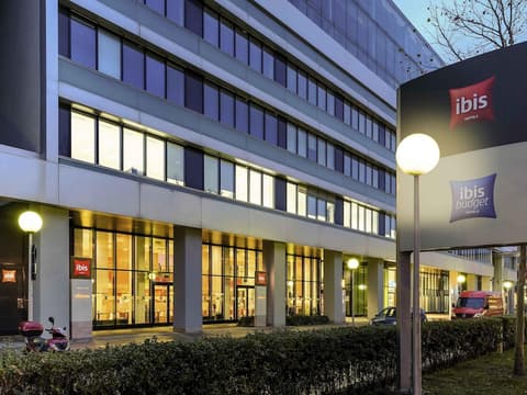 ibis Wien Messe, Exterior