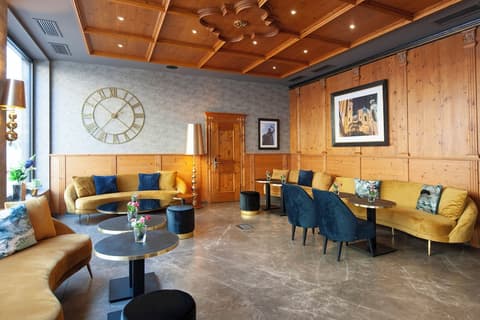 KING's HOTEL First, Lobby