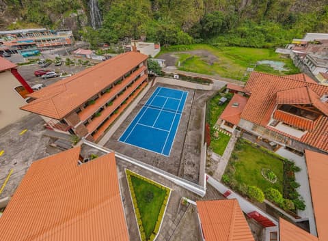 Sangay Spa Hotel, Tennis court