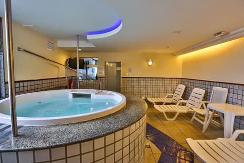 Metropolitan Hotel by Atlantica, Indoor spa tub