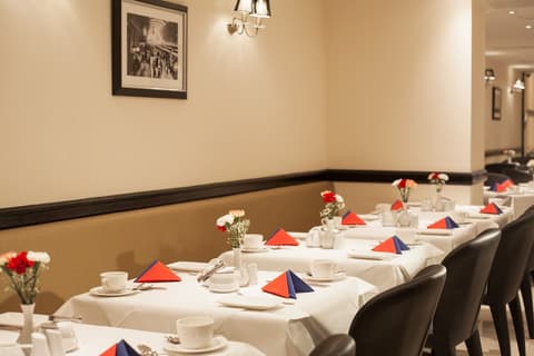 Park Grand Paddington Court, Restaurant