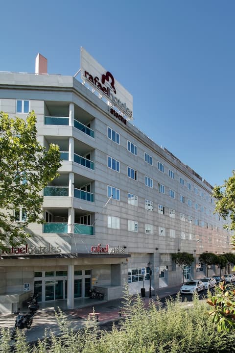 Rafaelhoteles Atocha, Front of property