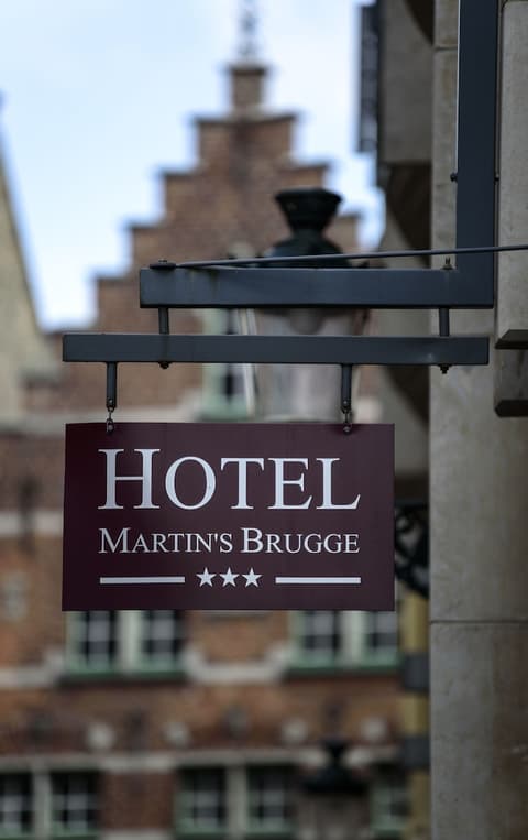 Martin's Brugge, Front of property