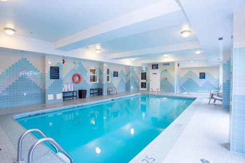 Sandman Hotel Vancouver Airport, Pool
