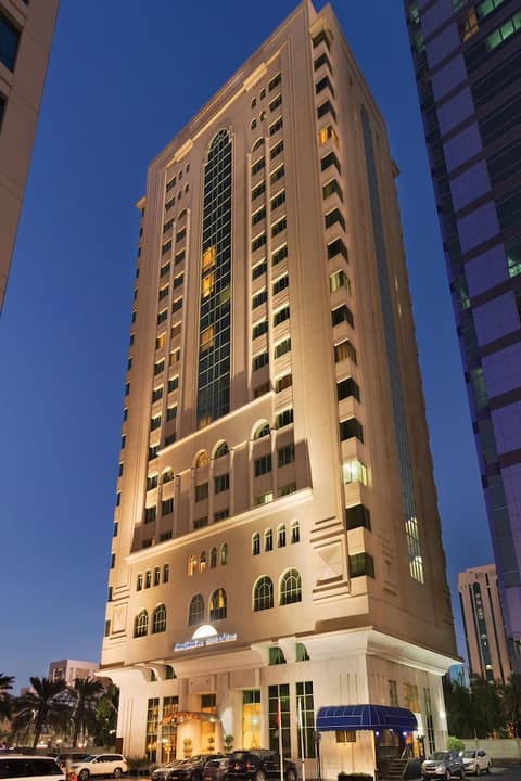 Howard Johnson by Wyndham Abu Dhabi, Exterior