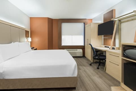 Holiday Inn Express & Suites Nearest Universal Orlando by IHG, Room
