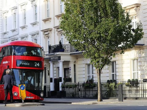 Huttons Hotel, Victoria London, Front of property