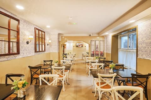 Huttons Hotel, Victoria London