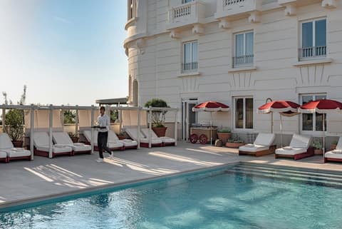 Regina Experimental Biarritz, Pool