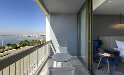 Makedonia Palace, Balcony